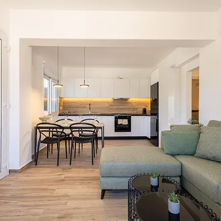 דירה Terra Rossa - Modern With Castle View