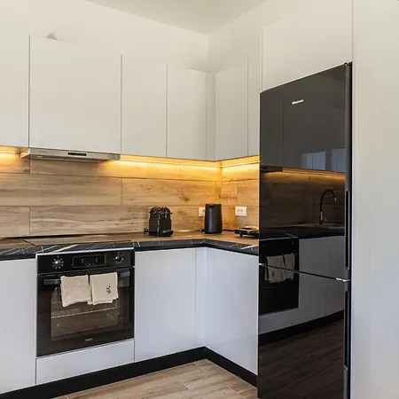Terra Rossa - Modern With Castle View דירה *