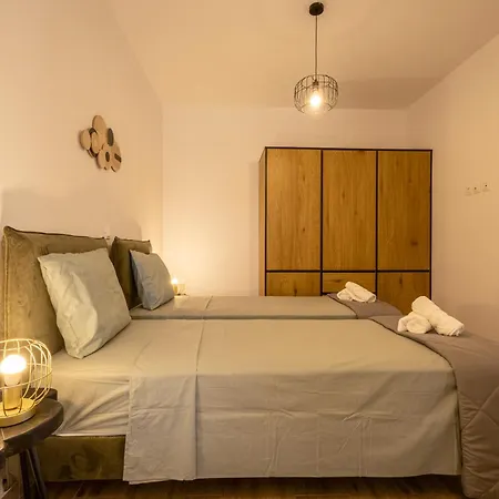 Terra Rossa - Modern With Castle View