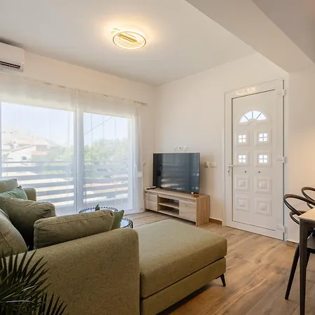Terra Rossa - Modern With Castle View דירה *