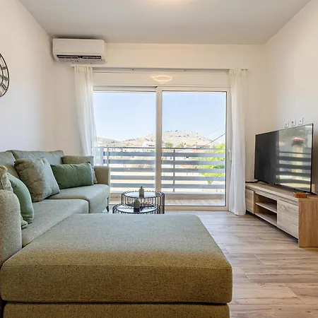 Terra Rossa - Modern With Castle View