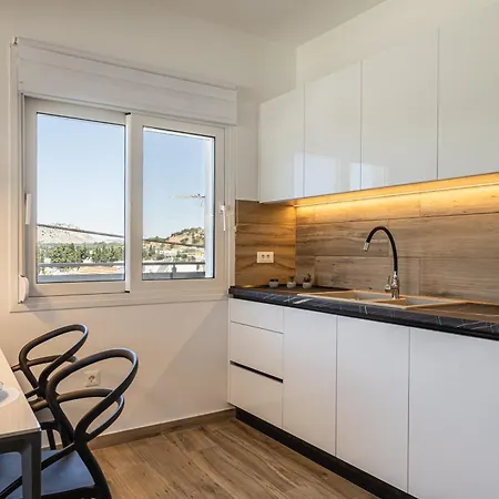 דירה Terra Rossa - Modern With Castle View